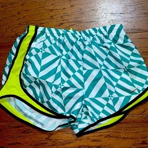 Nike Women’s Dri-Fit  Active Running Athletic Shorts SIze Large Green